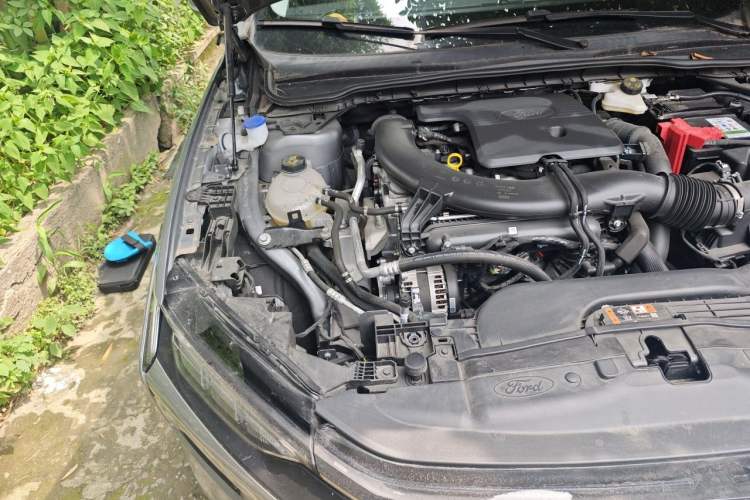 Used Ford Mondeo 2023 EcoBoost 245 Luxury Model Engine Bay Right