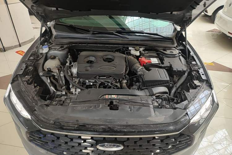 Used Ford Mondeo 2023 EcoBoost 180 Comfort Model Engine Bay