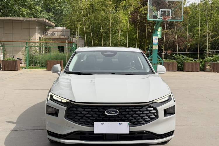 Used Ford Mondeo 2023 EcoBoost 180 Luxury Model Exterior 1