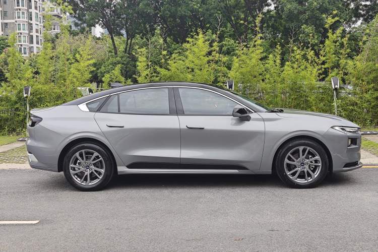 Used Ford Mondeo 2023 EcoBoost 245 Luxury Model Exterior 3