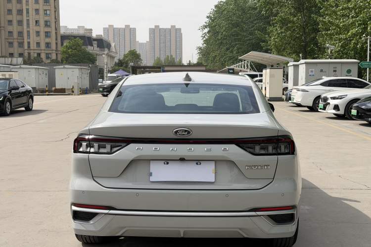 Used Ford Mondeo 2023 EcoBoost 180 Luxury Model Exterior 4