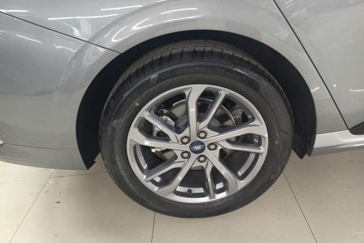 Used Ford Mondeo 2023 EcoBoost 245 Luxury Model Exterior 5