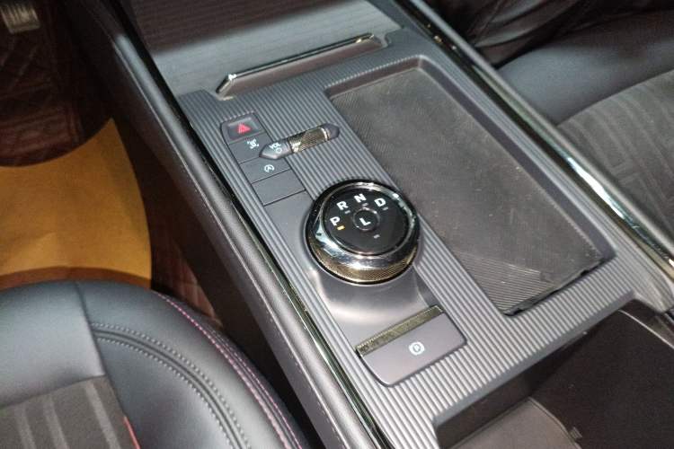 Used Ford Mondeo 2023 EcoBoost 180 Luxury Model Gear Lever