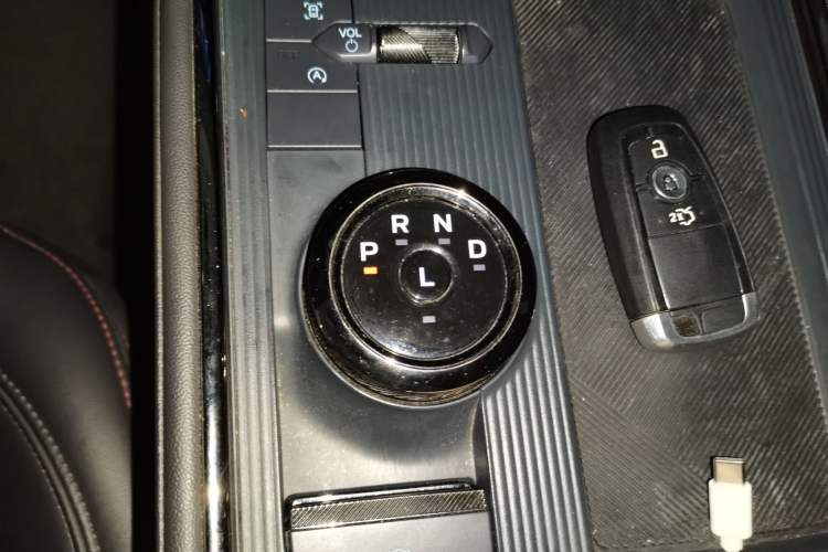 Used Ford Mondeo 2023 EcoBoost 180 Comfort Model Gear Lever