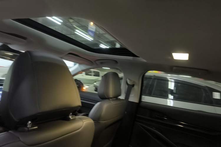 Used Ford Mondeo 2023 EcoBoost 180 Luxury Model Headliner