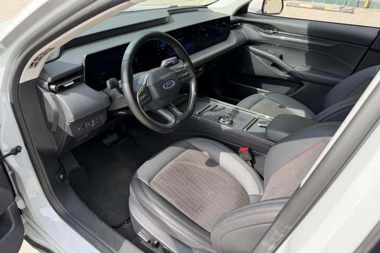 Used Ford Mondeo 2023 EcoBoost 180 Luxury Model Interior 2