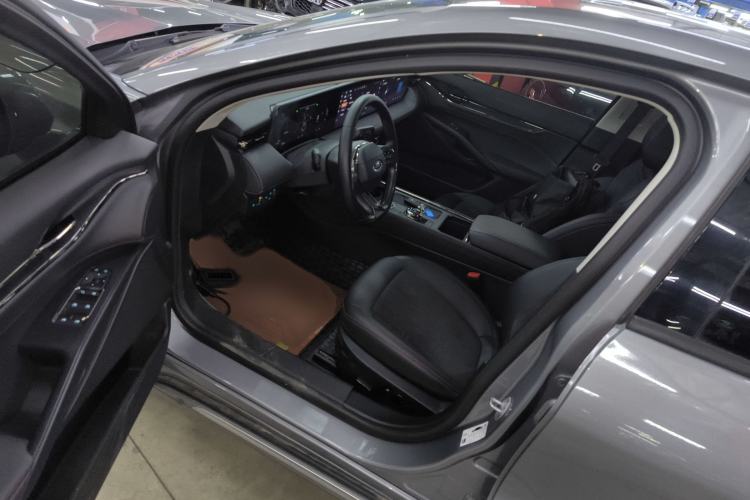 Used Ford Mondeo 2023 EcoBoost 180 Luxury Model Interior 3