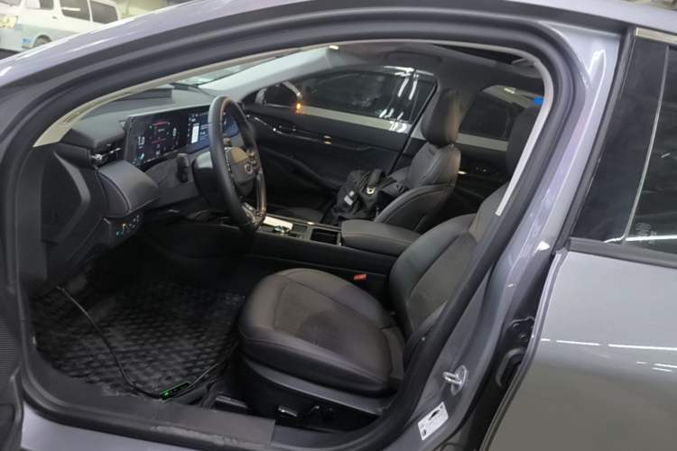 Used Ford Mondeo 2023 EcoBoost 180 Luxury Model Left Front Seat