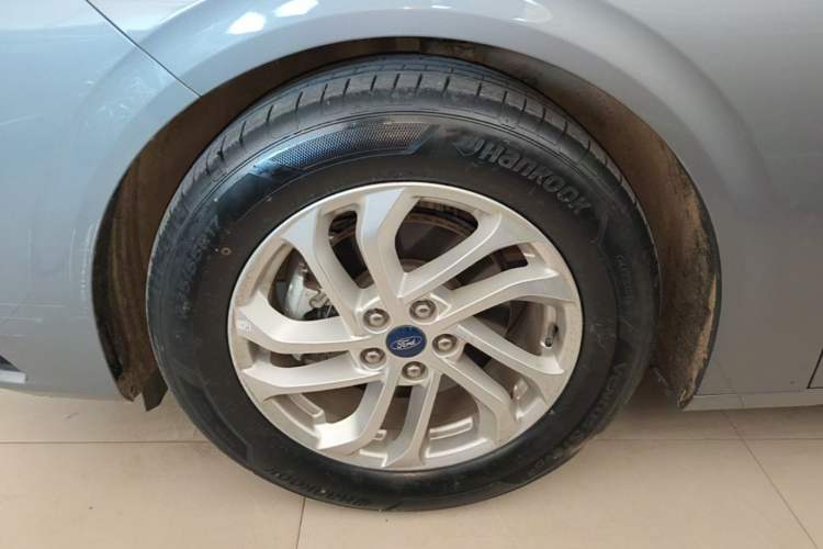 Used Ford Mondeo 2023 EcoBoost 180 Comfort Model Left Front Wheel Hub
