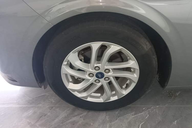Used Ford Mondeo 2023 EcoBoost 180 Comfort Model Left Front Wheel Hub