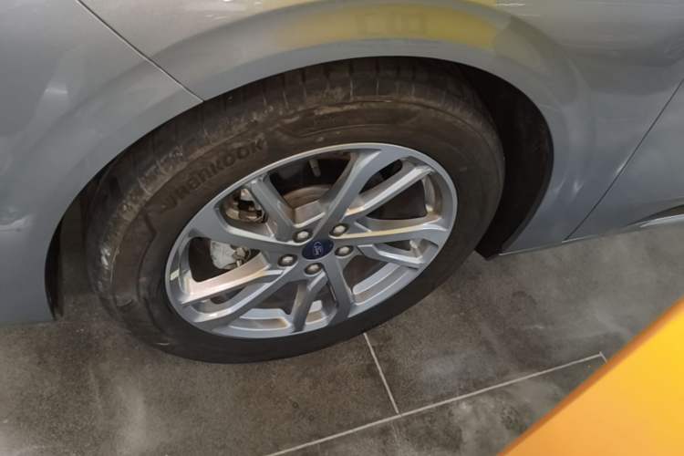Used Ford Mondeo 2023 EcoBoost 245 Luxury Model Left Front Wheel Hub