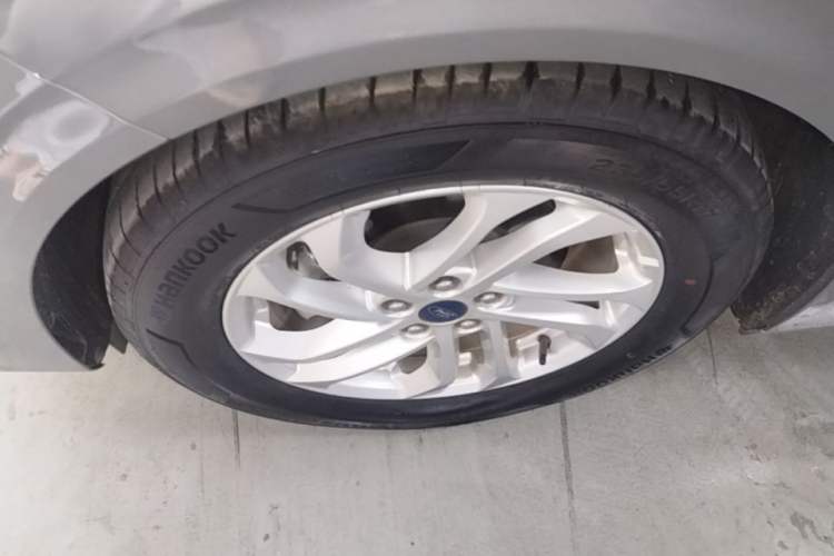 Used Ford Mondeo 2023 EcoBoost 180 Comfort Model Left Front Wheel Hub