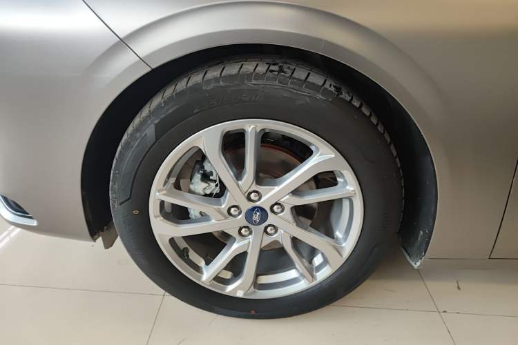 Used Ford Mondeo 2023 EcoBoost 245 Luxury Model Left Front Wheel Hub