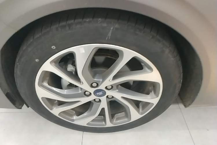 Used Ford Mondeo 2023 EcoBoost 245 Ultimate Model Left Front Wheel Hub