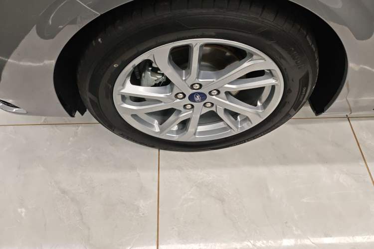 Used Ford Mondeo 2023 EcoBoost 245 Luxury Model Left Front Wheel Hub