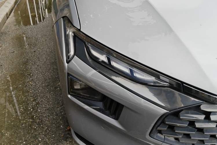 Used Ford Mondeo 2023 EcoBoost 245 Ultimate Model Right Front Headlight