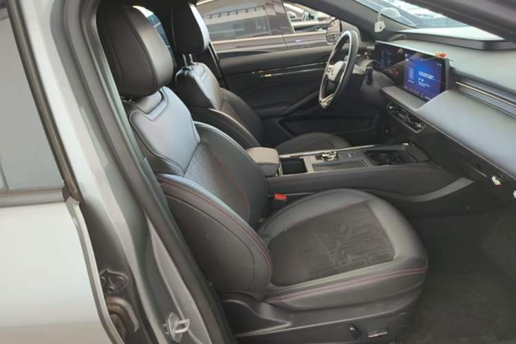 Used Ford Mondeo 2023 EcoBoost 180 Comfort Model Right Front Seat