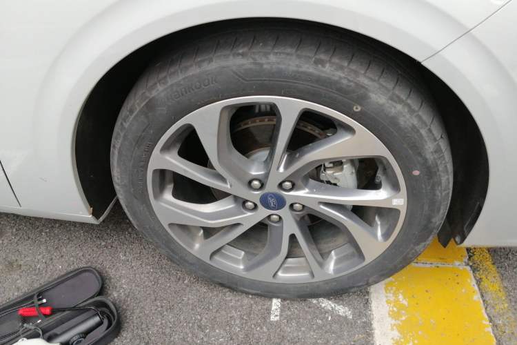 Used Ford Mondeo 2023 EcoBoost 245 Ultimate Model Right Front Wheel Hub