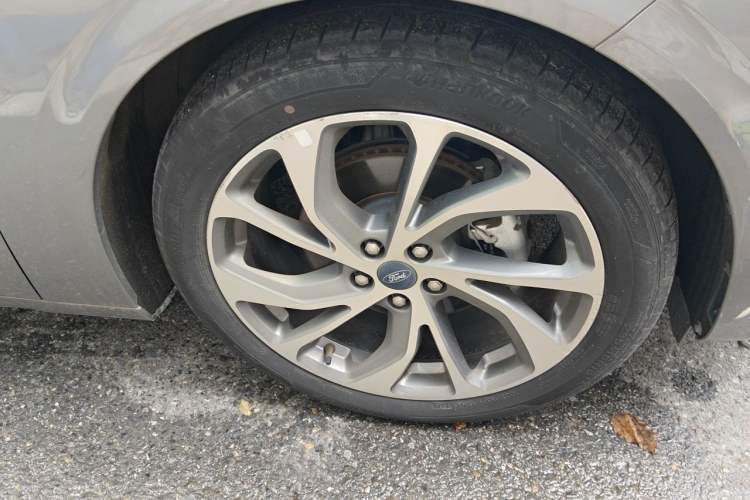 Used Ford Mondeo 2023 EcoBoost 245 Ultimate Model Right Front Wheel Hub