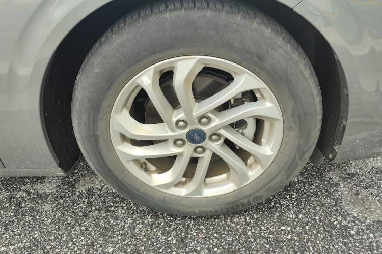 Used Ford Mondeo 2023 EcoBoost 180 Comfort Model Right Front Wheel Hub
