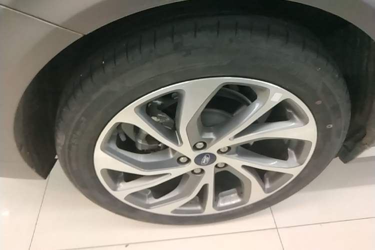 Used Ford Mondeo 2023 EcoBoost 245 Ultimate Model Right Rear Wheel Hub