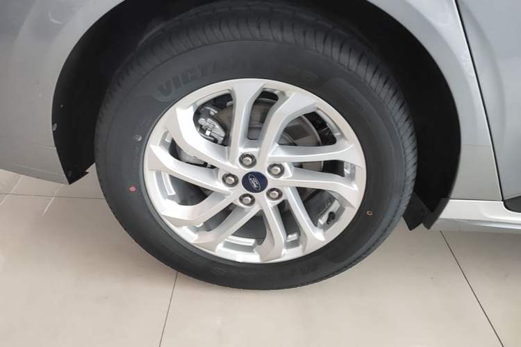Used Ford Mondeo 2023 EcoBoost 180 Comfort Model Right Rear Wheel Hub