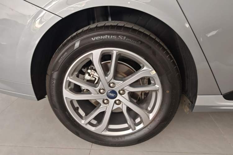 Used Ford Mondeo 2023 EcoBoost 245 Luxury Model Right Rear Wheel Hub