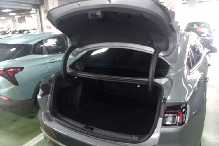 Used Ford Mondeo 2023 EcoBoost 180 Luxury Model Trunk