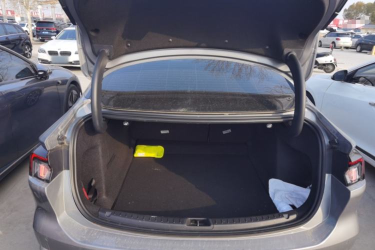Used Ford Mondeo 2023 EcoBoost 245 Ultimate Model Trunk