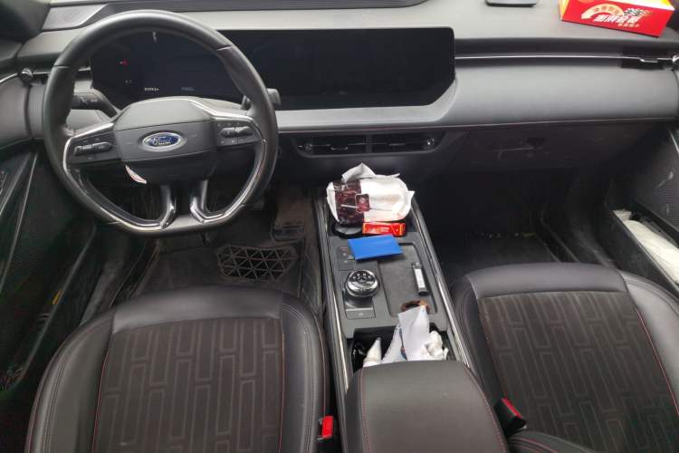 Used Ford Mondeo 2023 EcoBoost 180 Comfort Model Center Console