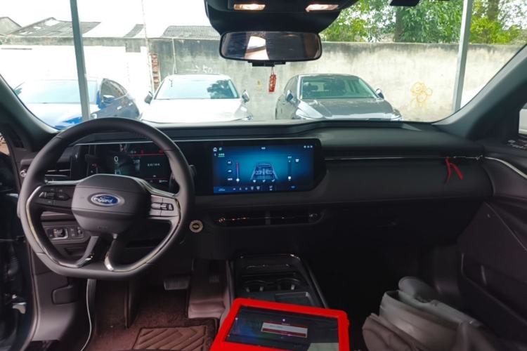 Used Ford Mondeo 2023 EcoBoost 180 Comfort Model Center Console