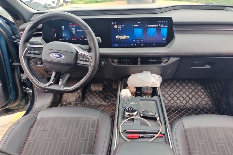 Used Ford Mondeo 2023 EcoBoost 180 Comfort Model Center Console