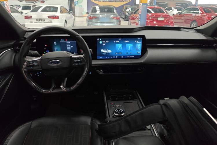 Used Ford Mondeo 2023 EcoBoost 180 Comfort Model Center Console