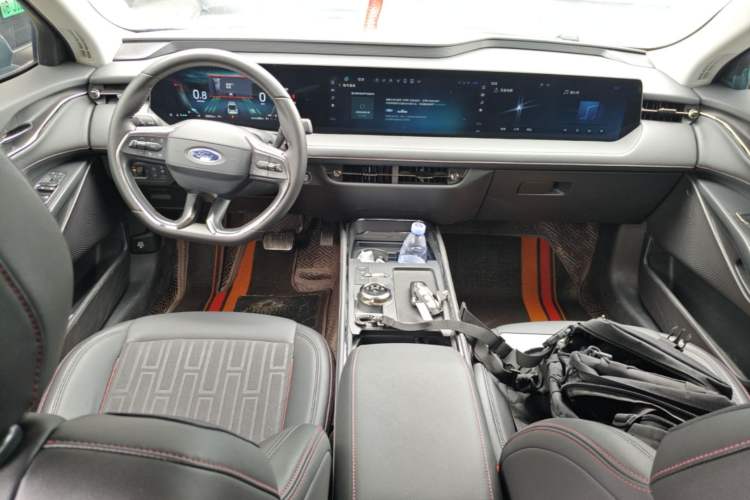 Used Ford Mondeo 2023 EcoBoost 180 Luxury Model Center Console