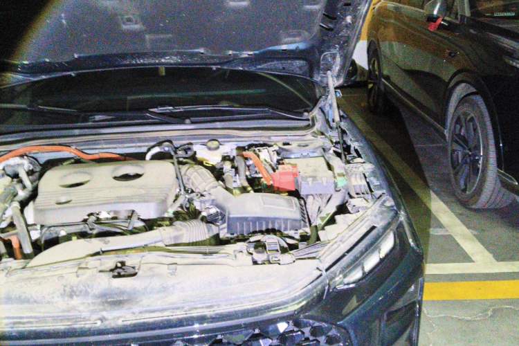 Used Ford Mondeo 2023 1.5T E-Hybrid ST-Line Engine Bay Left