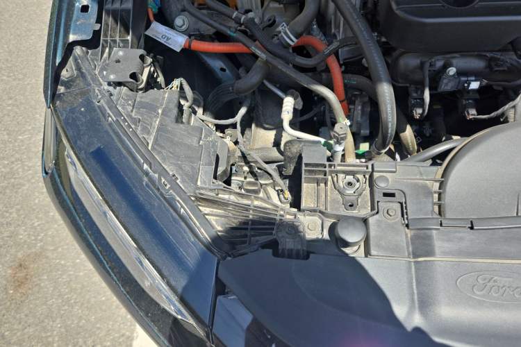 Used Ford Mondeo 2023 1.5T E-Hybrid ST-Line Engine Bay Right