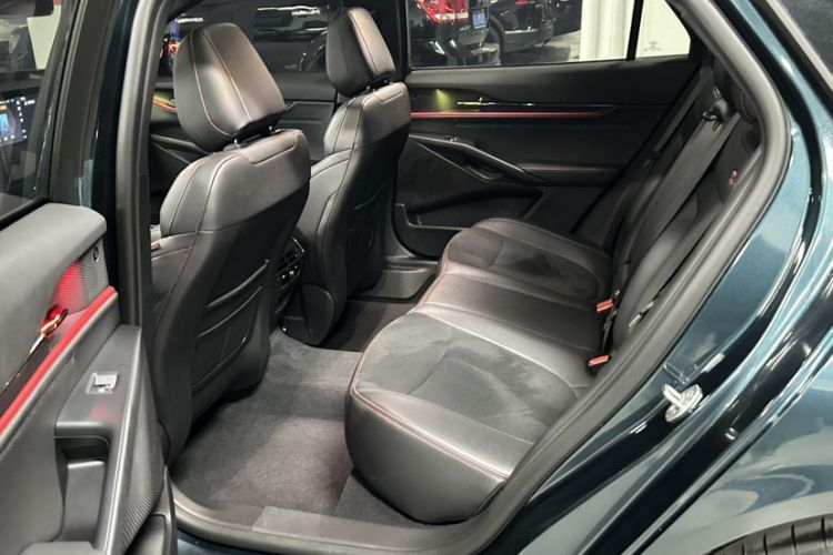 Used Ford Mondeo 2023 1.5T E-Hybrid ST-Line Interior 4