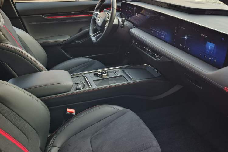 Used Ford Mondeo 2023 1.5T E-Hybrid ST-Line Interior 4