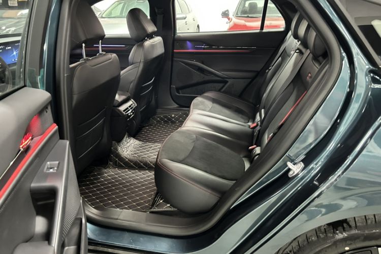 Used Ford Mondeo 2023 1.5T E-Hybrid ST-Line Interior 4