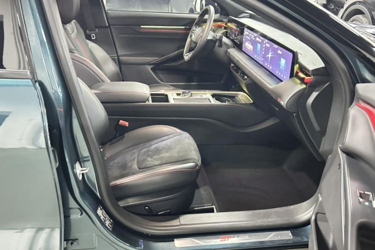 Used Ford Mondeo 2023 1.5T E-Hybrid ST-Line Interior 7