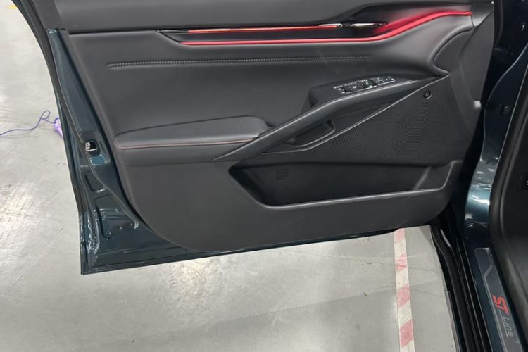 Used Ford Mondeo 2023 1.5T E-Hybrid ST-Line Interior 8