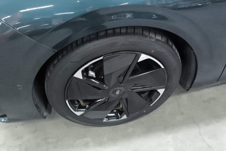 Used Ford Mondeo 2023 1.5T E-Hybrid ST-Line Left Front Wheel Hub