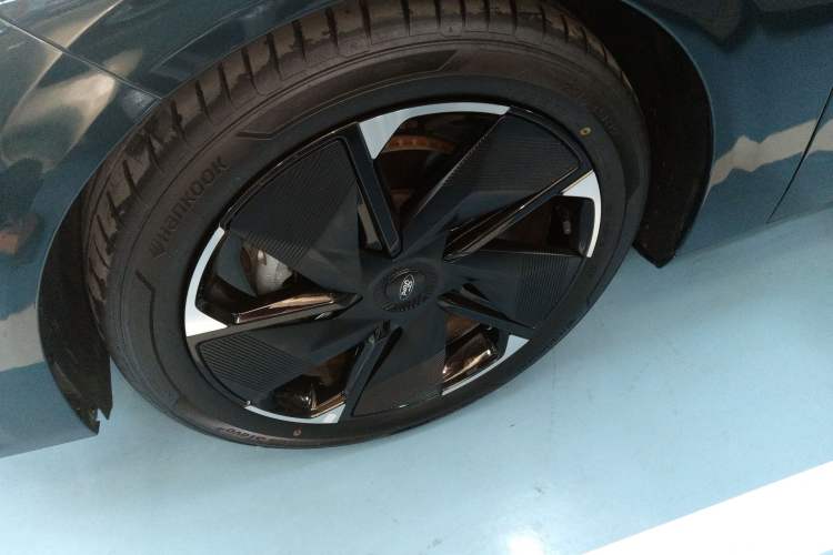 Used Ford Mondeo 2023 1.5T E-Hybrid ST-Line Left Front Wheel Hub