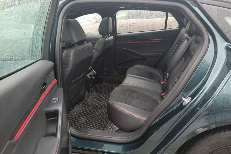 Used Ford Mondeo 2023 1.5T E-Hybrid ST-Line Left Rear Seat