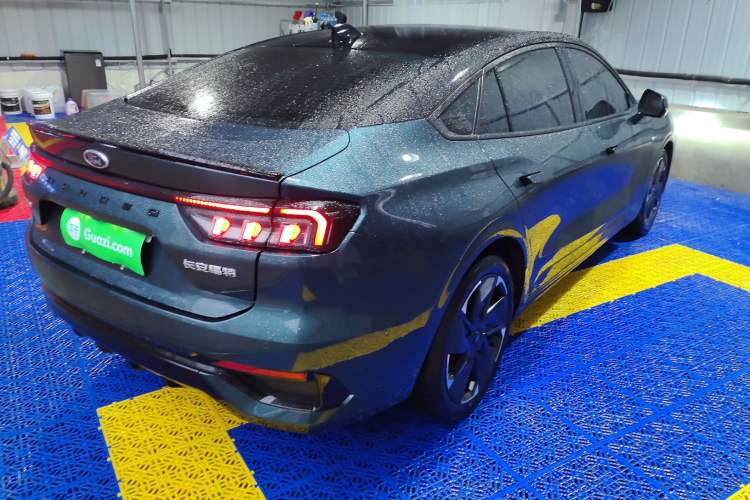 Used Ford Mondeo 2023 1.5T E-Hybrid ST-Line Rear Right 45 Deg