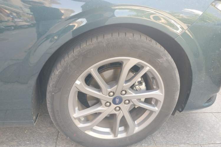 Used Ford Mondeo 2023 EcoBoost 180 Luxury Model Right Front Wheel Hub