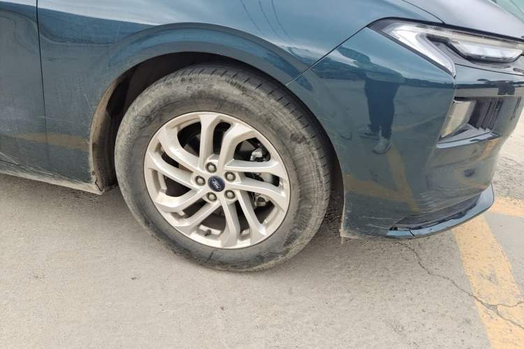 Used Ford Mondeo 2023 EcoBoost 180 Comfort Model Right Front Wheel Hub