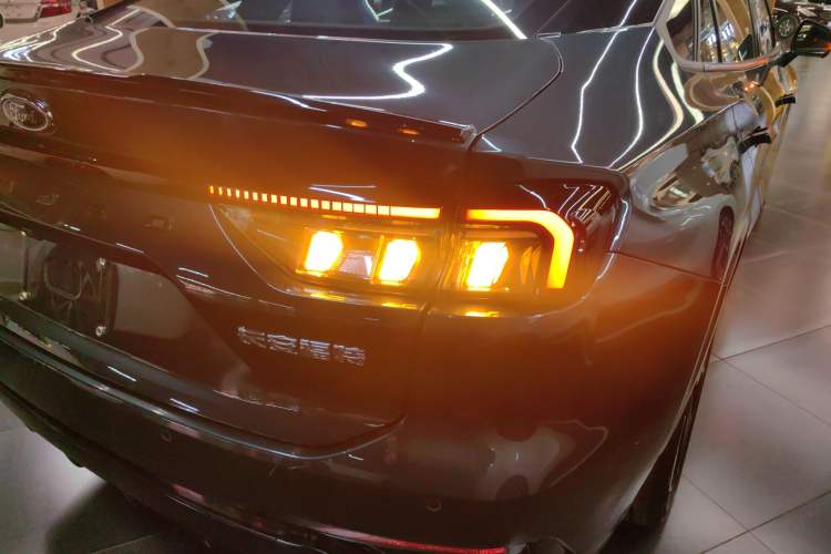 Used Ford Mondeo 2023 1.5T E-Hybrid ST-Line Right Rear Taillight