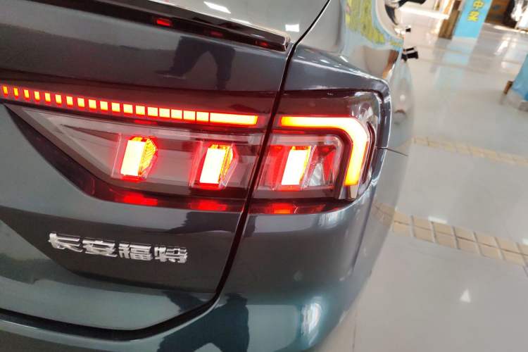 Used Ford Mondeo 2023 1.5T E-Hybrid ST-Line Right Rear Taillight