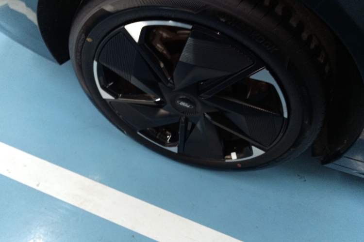 Used Ford Mondeo 2023 1.5T E-Hybrid ST-Line Right Rear Wheel Hub